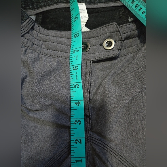 Lululemon Ride On Grey Women's Shorts. Size 2 - Picture 14 of 14